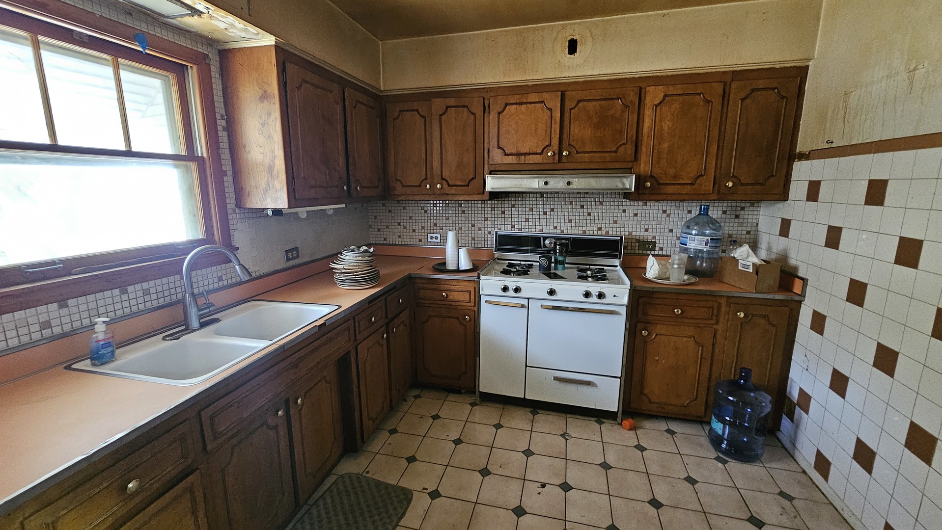 54 Hillcrest Avenue, Fox Lake, IL 60020