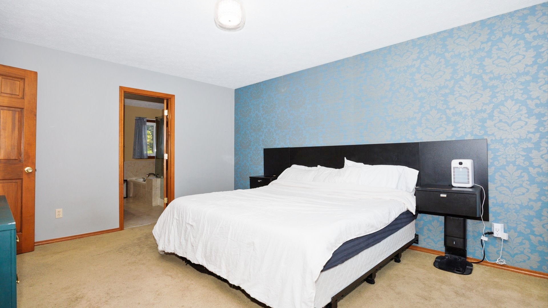 1206 Chatham Lane, Bloomington, IL 61704