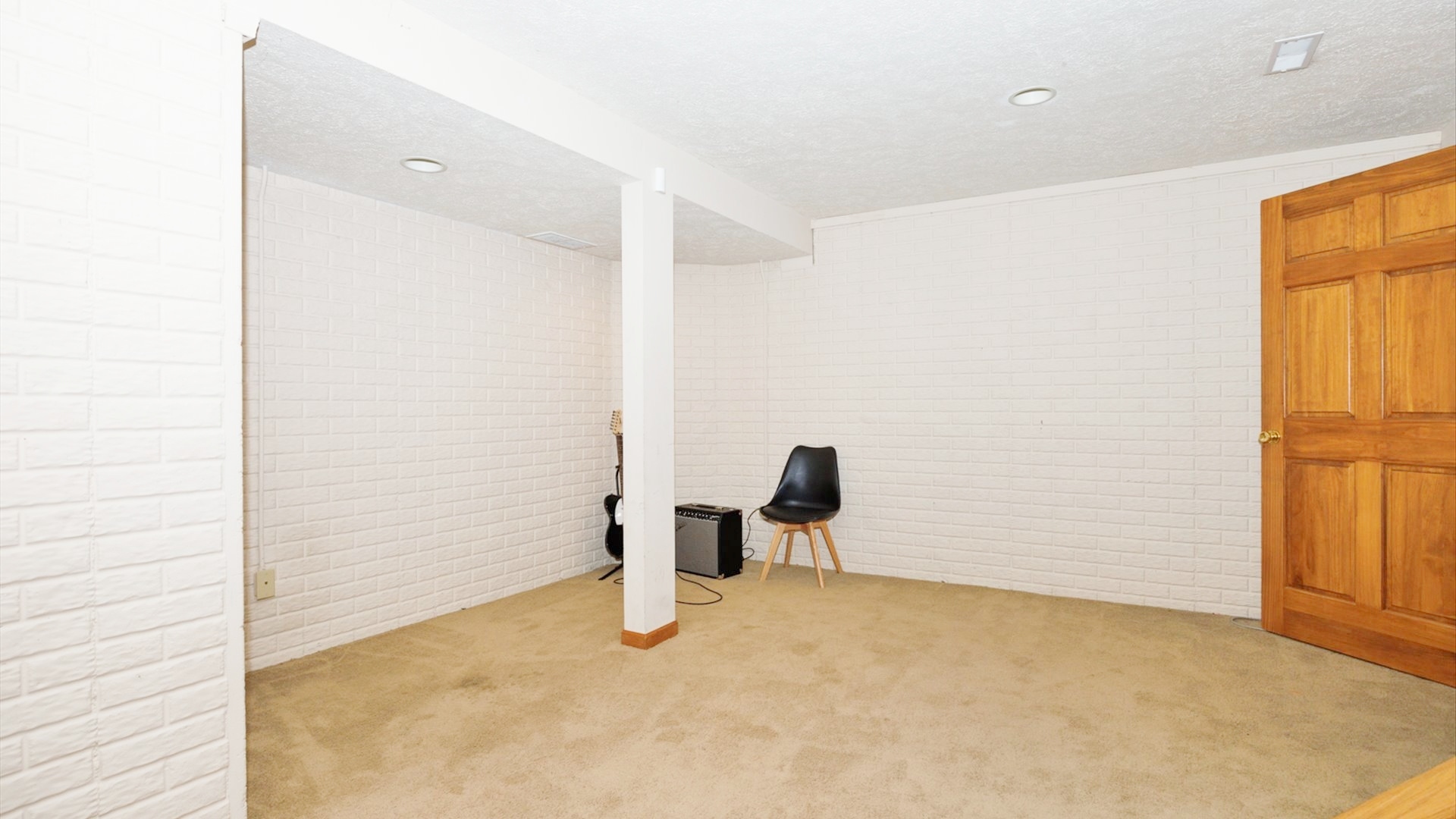 1206 Chatham Lane, Bloomington, IL 61704