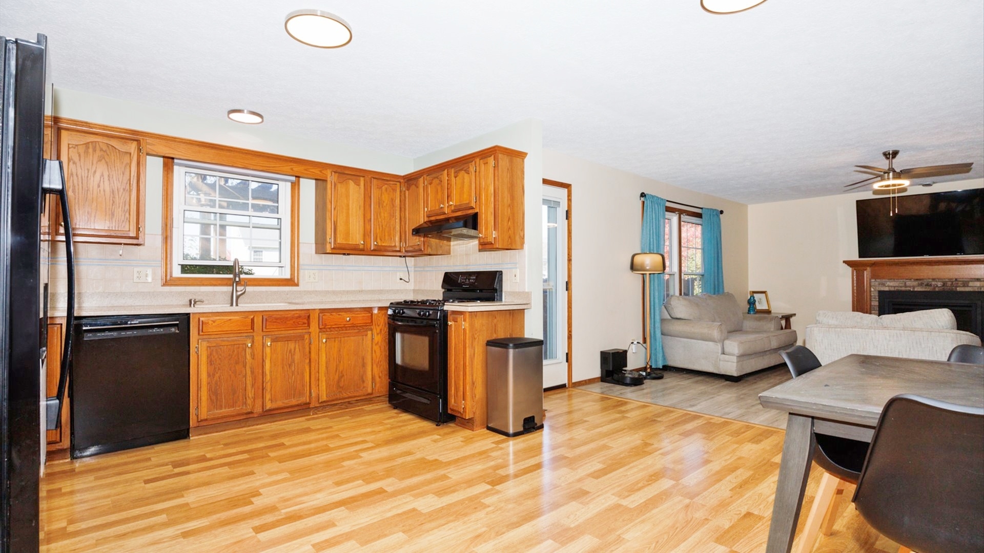 1206 Chatham Lane, Bloomington, IL 61704