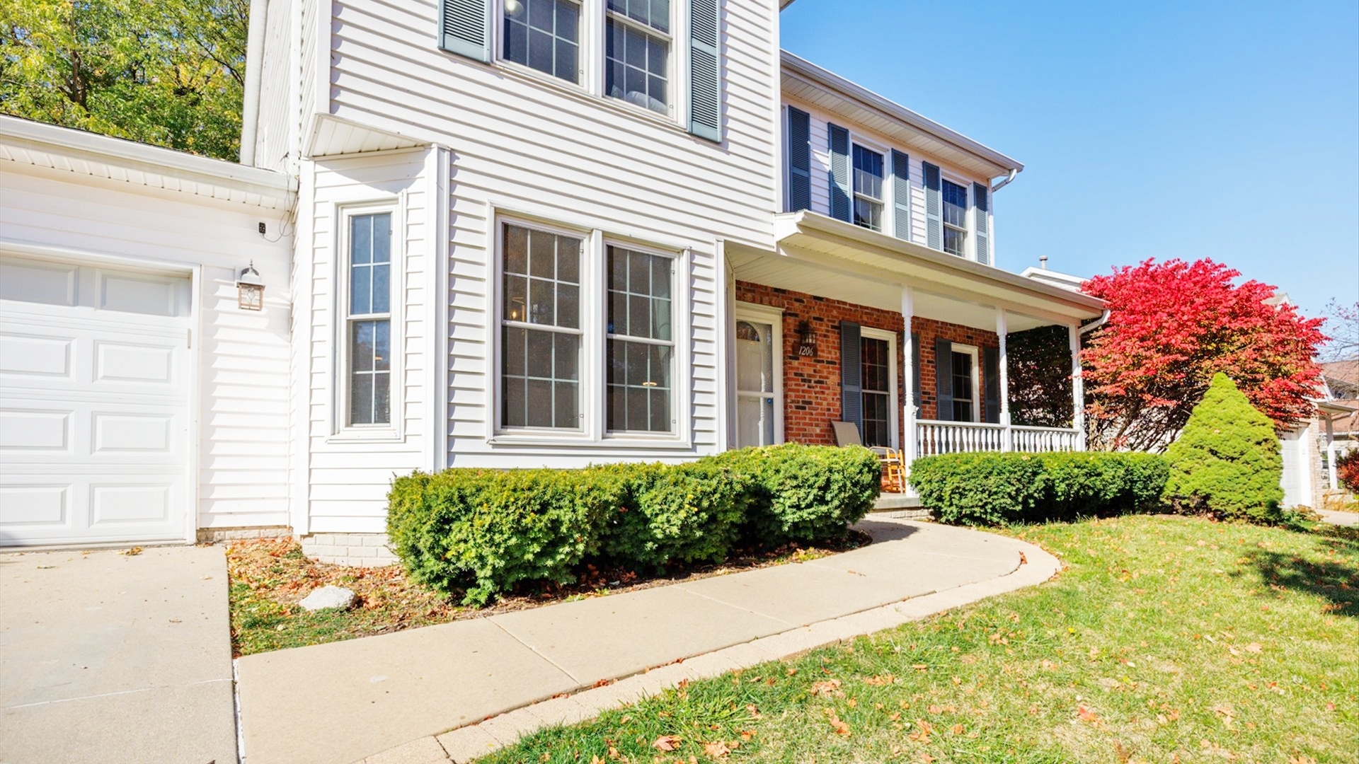 1206 Chatham Lane, Bloomington, IL 61704