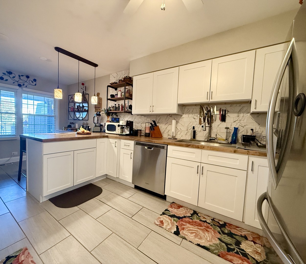 643 Burgundy Court #B, Elk Grove Village, IL 60007