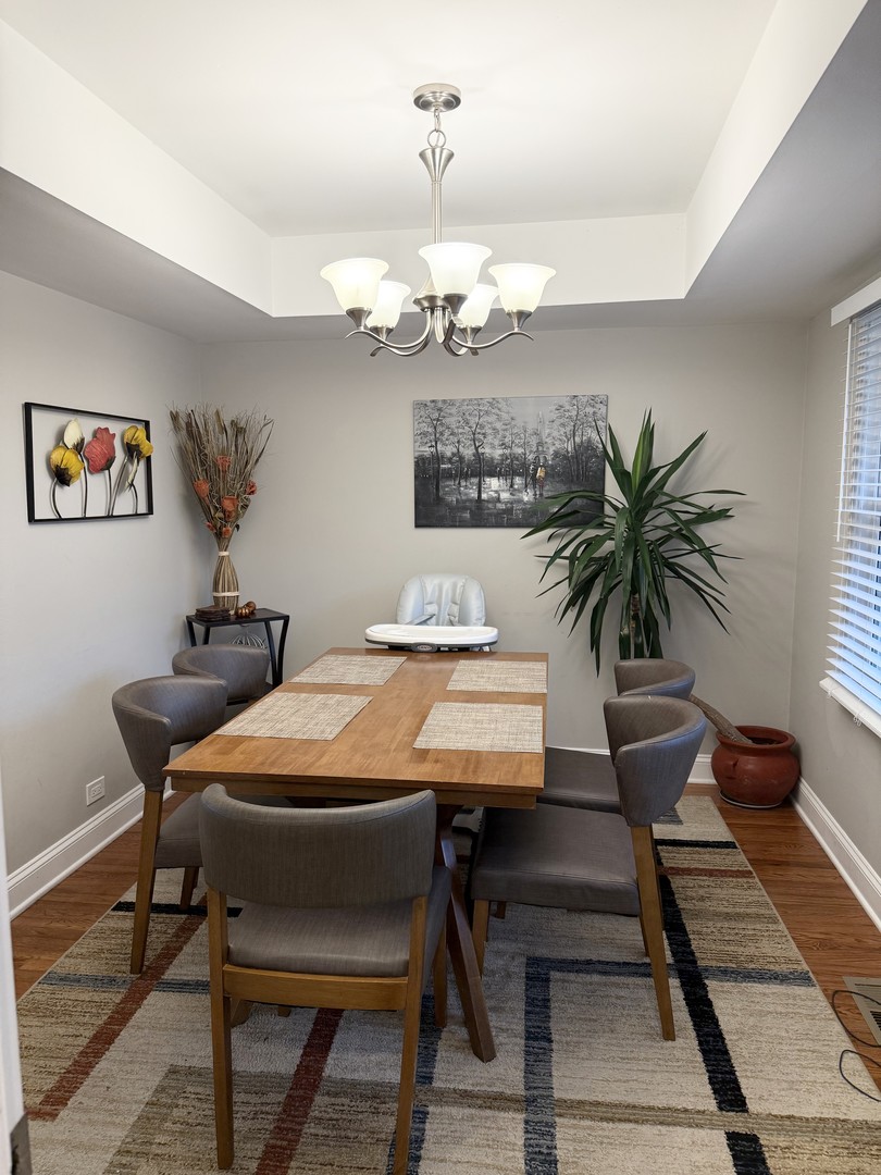 643 Burgundy Court #B, Elk Grove Village, IL 60007