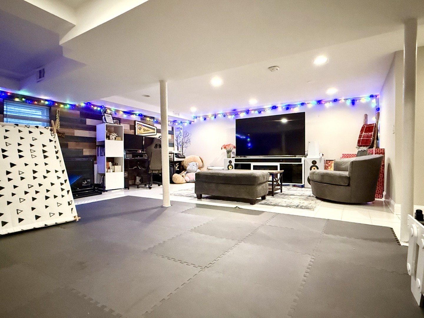 643 Burgundy Court #B, Elk Grove Village, IL 60007