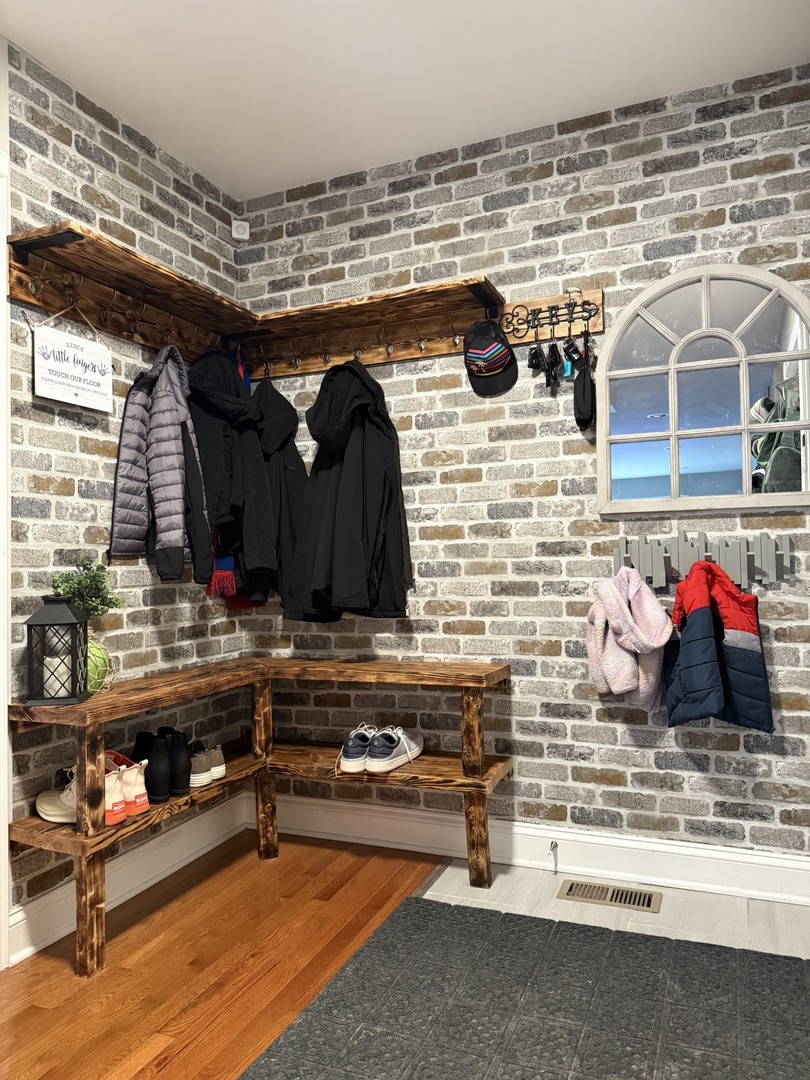 643 Burgundy Court #B, Elk Grove Village, IL 60007