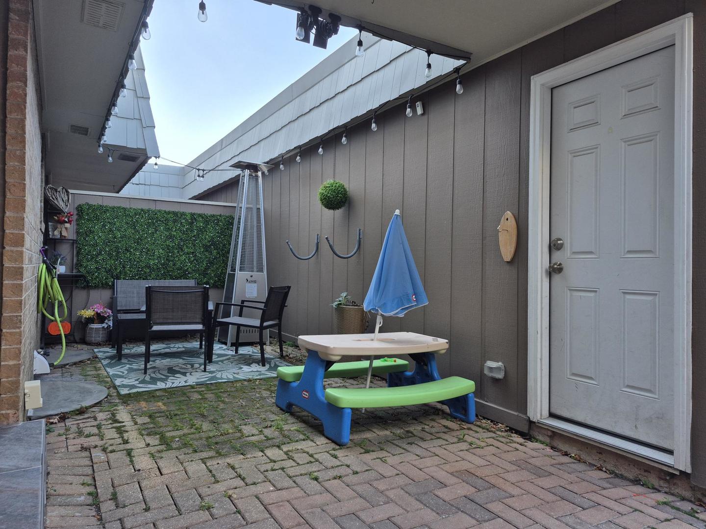 643 Burgundy Court #B, Elk Grove Village, IL 60007