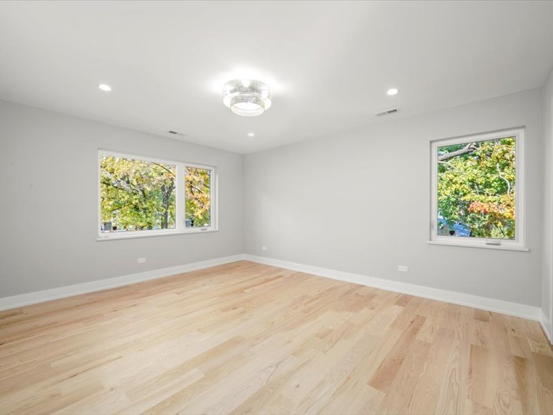 7137 S 87th Avenue, Justice, IL 60458