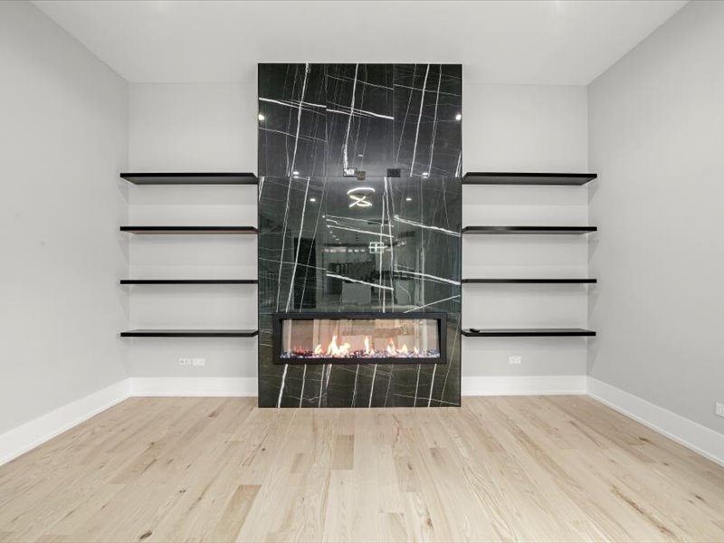 7137 S 87th Avenue, Justice, IL 60458