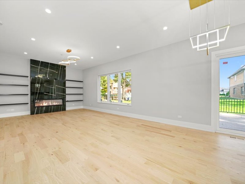 7137 S 87th Avenue, Justice, IL 60458