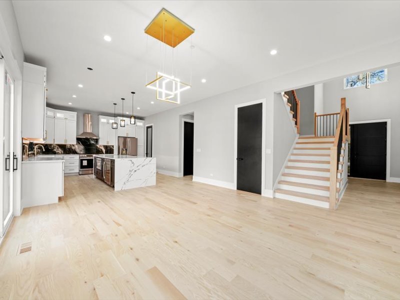 7137 S 87th Avenue, Justice, IL 60458