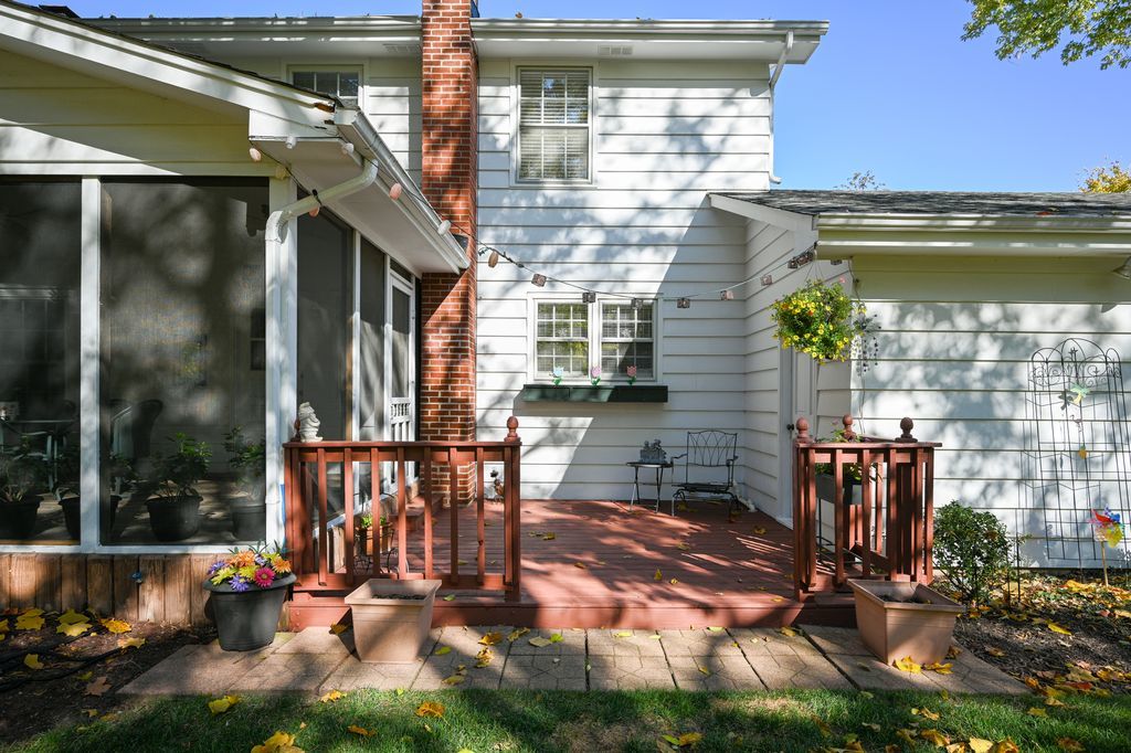 84 N Parkside Avenue, Glen Ellyn, IL 60137