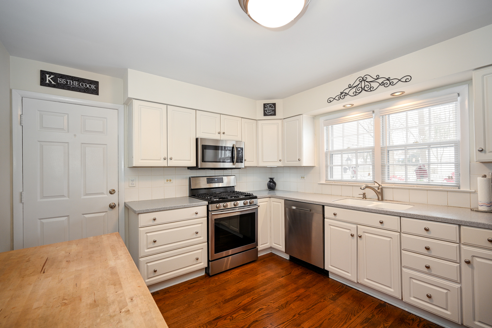 84 N Parkside Avenue, Glen Ellyn, IL 60137