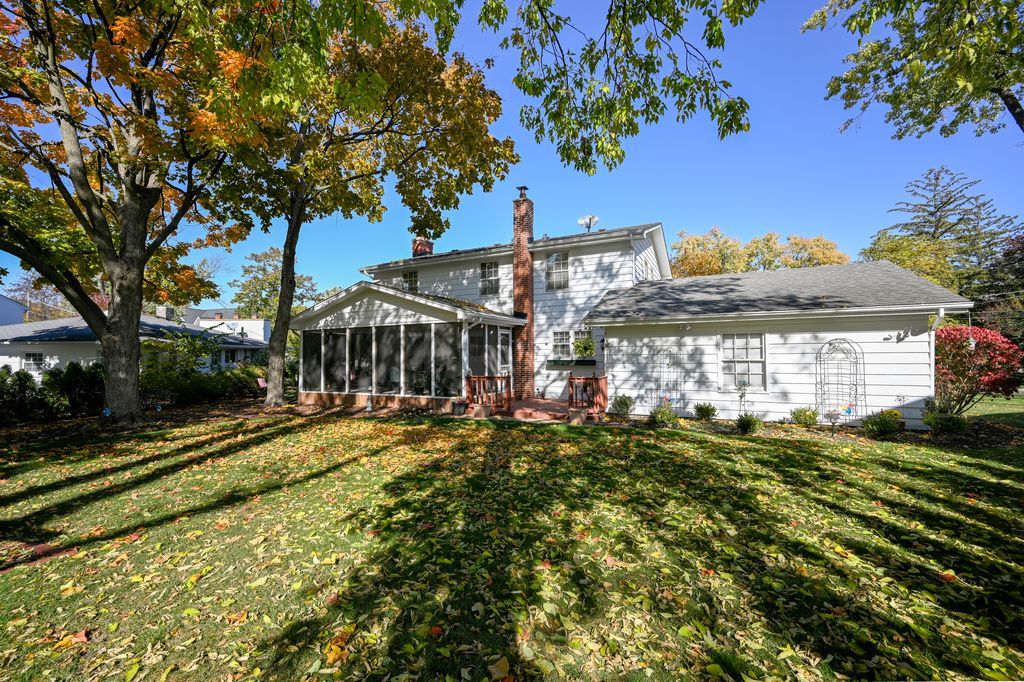 84 N Parkside Avenue, Glen Ellyn, IL 60137