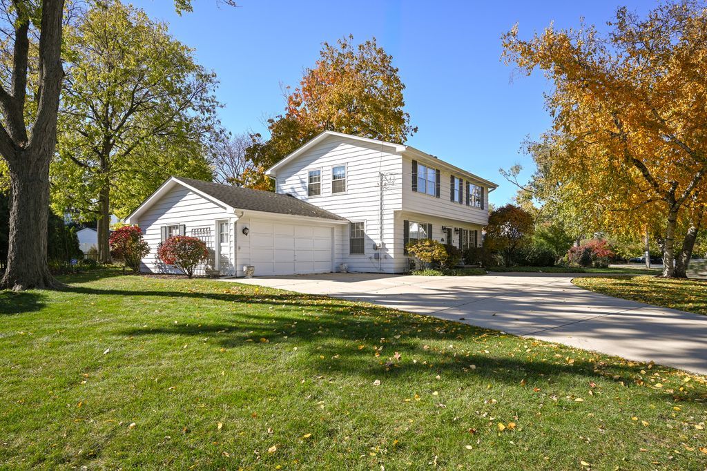84 N Parkside Avenue, Glen Ellyn, IL 60137