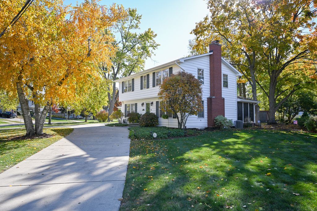 84 N Parkside Avenue, Glen Ellyn, IL 60137