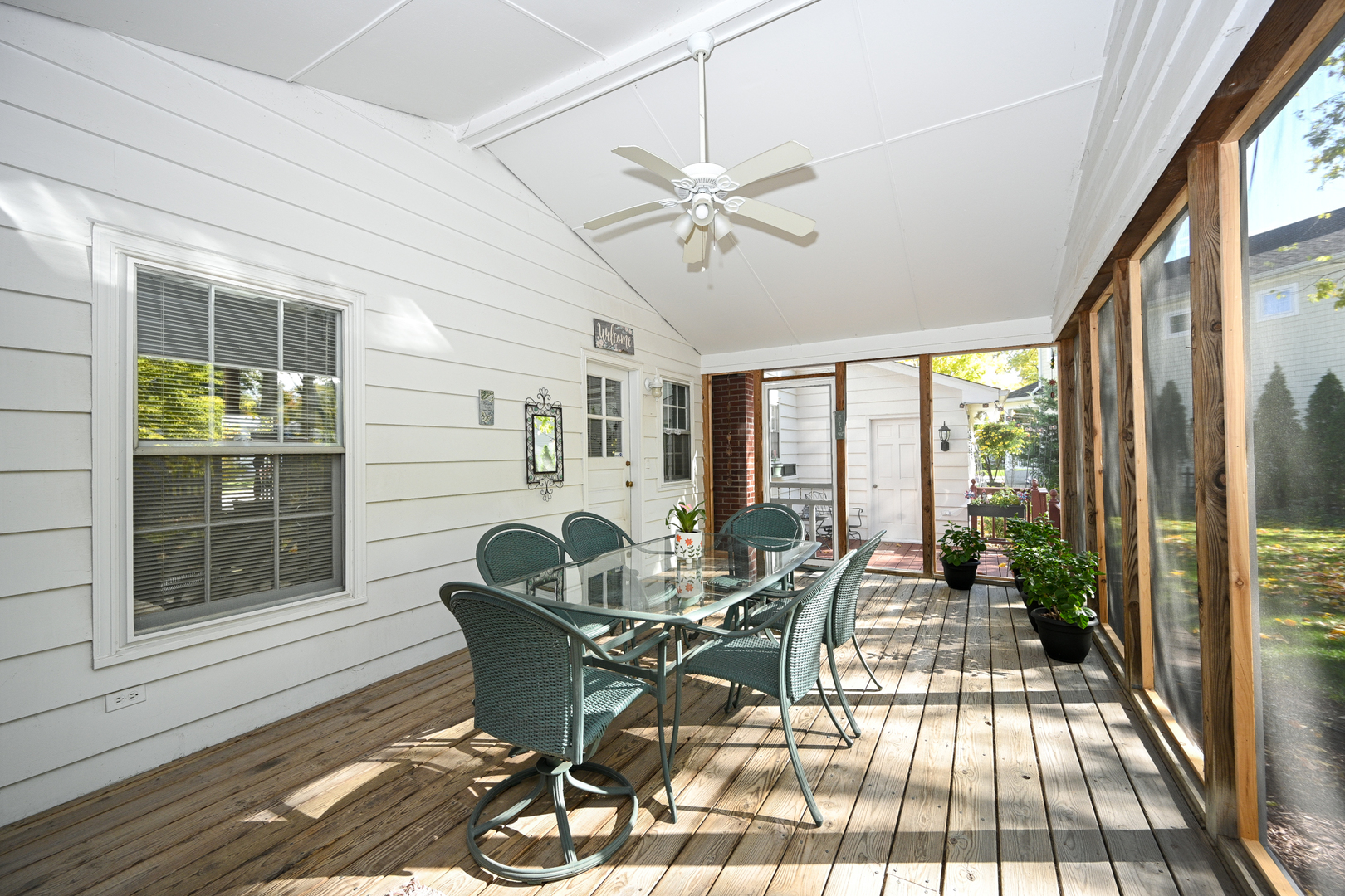 84 N Parkside Avenue, Glen Ellyn, IL 60137