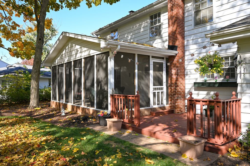 84 N Parkside Avenue, Glen Ellyn, IL 60137