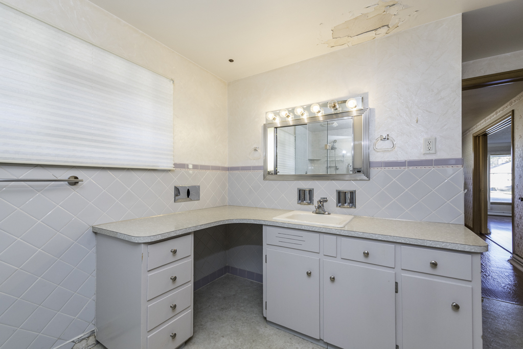 7916 22nd Avenue, Kenosha, WI 53143