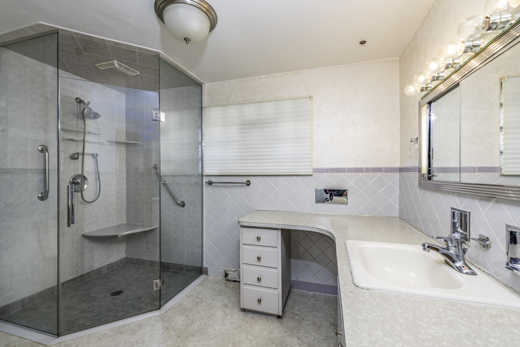 7916 22nd Avenue, Kenosha, WI 53143