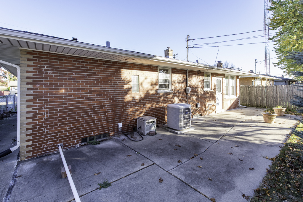 7916 22nd Avenue, Kenosha, WI 53143