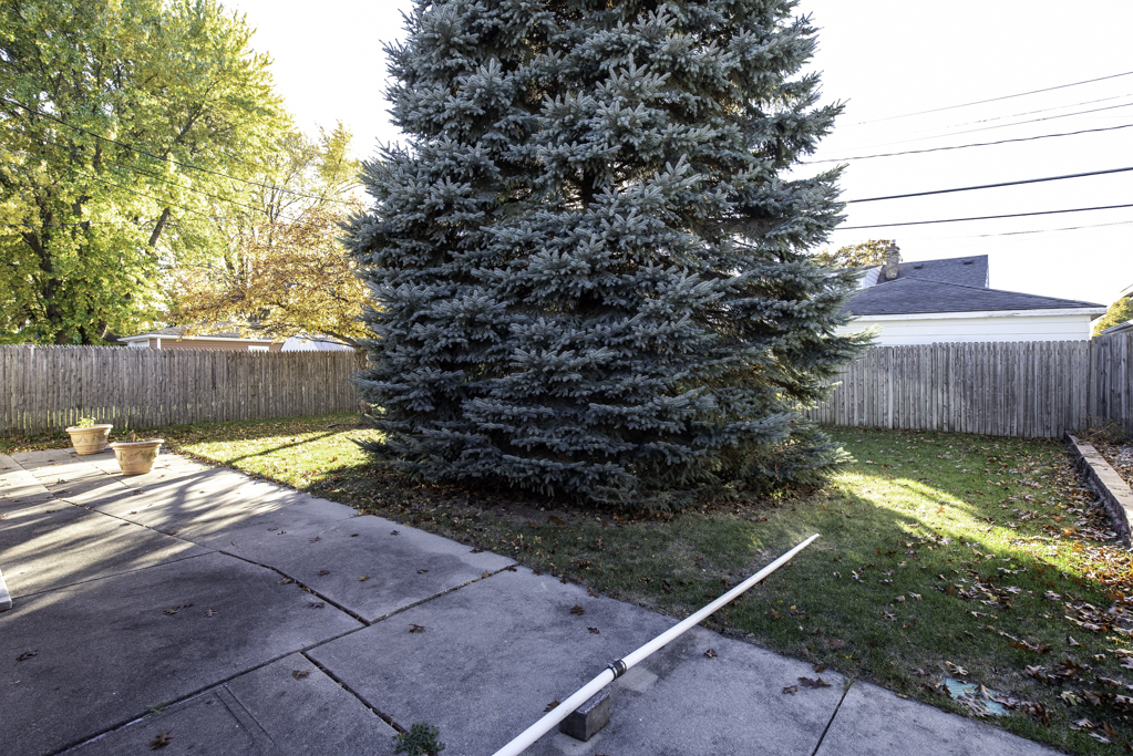 7916 22nd Avenue, Kenosha, WI 53143