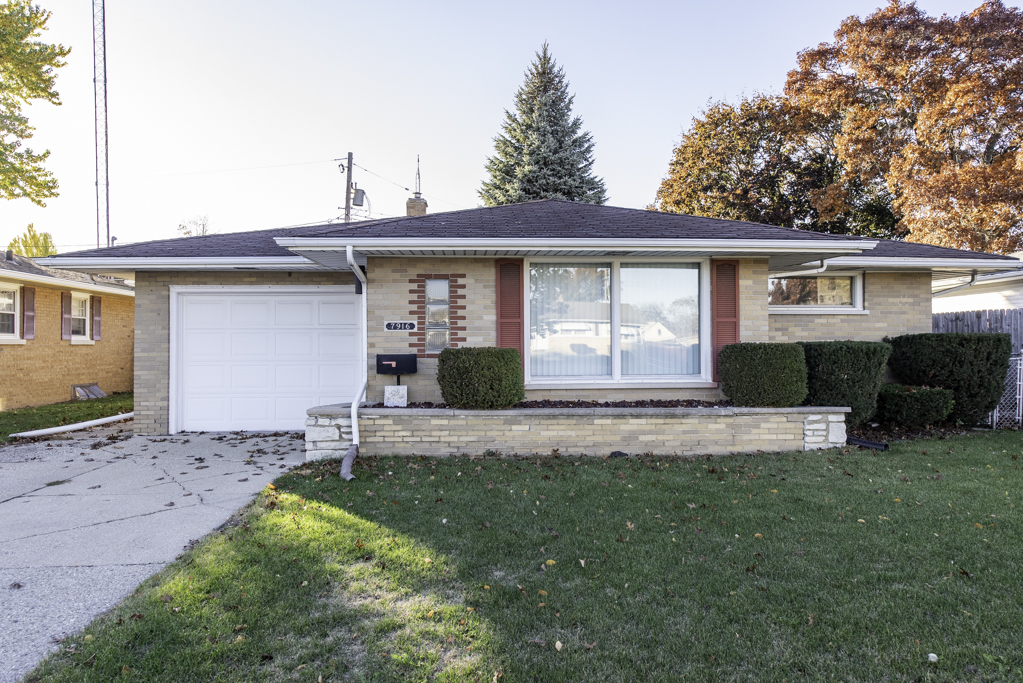 7916 22nd Avenue, Kenosha, WI 53143
