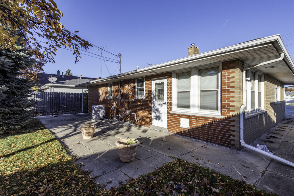 7916 22nd Avenue, Kenosha, WI 53143