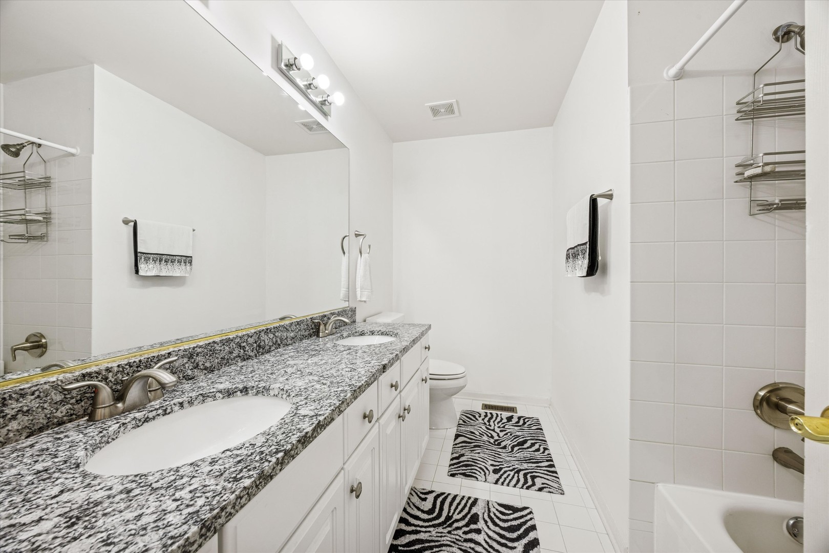 17 Mashie Court, Woodridge, IL 60517