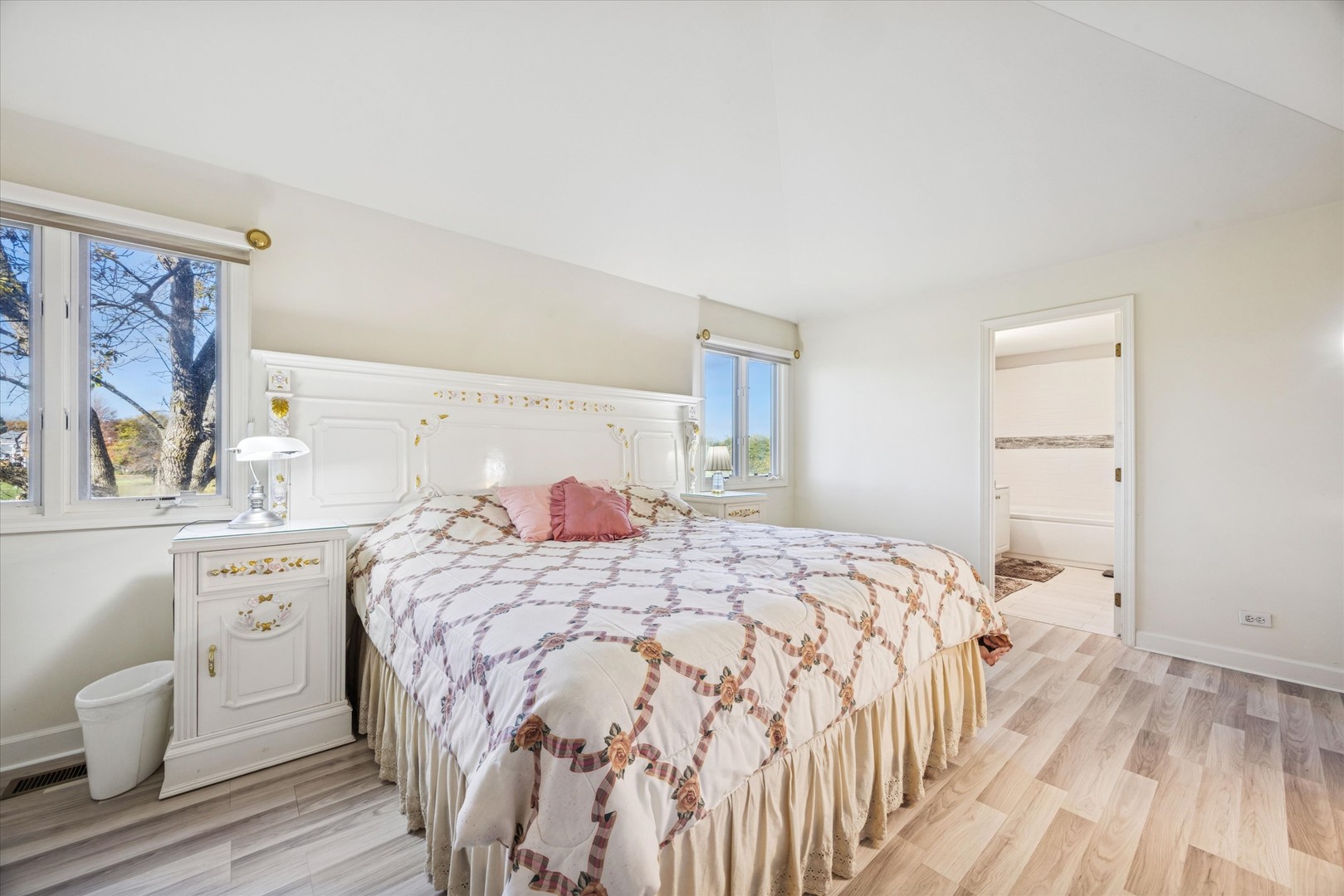 17 Mashie Court, Woodridge, IL 60517