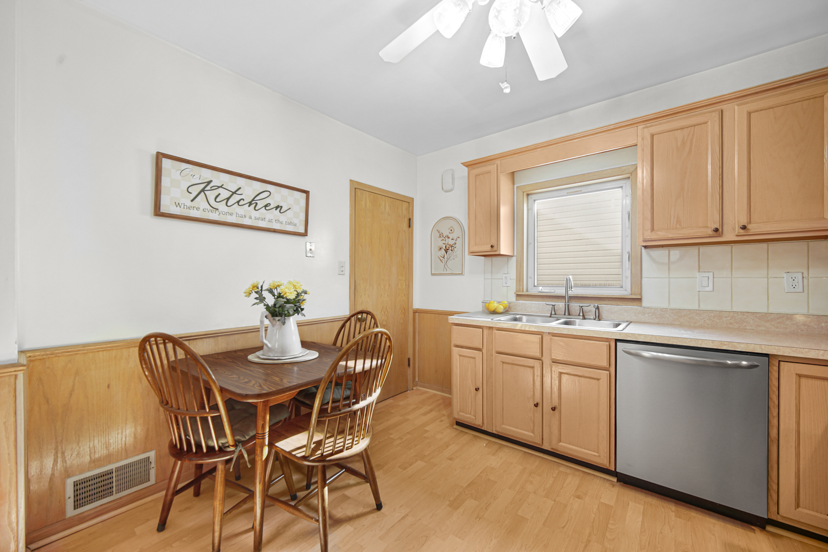 9308 Utica Avenue, Evergreen Park, IL 60805