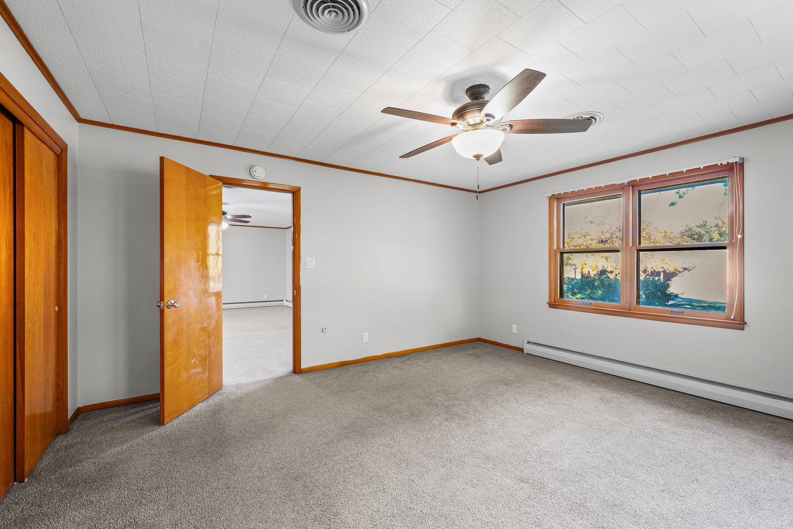 419 N MAIN Street, Farmer City, IL 61842