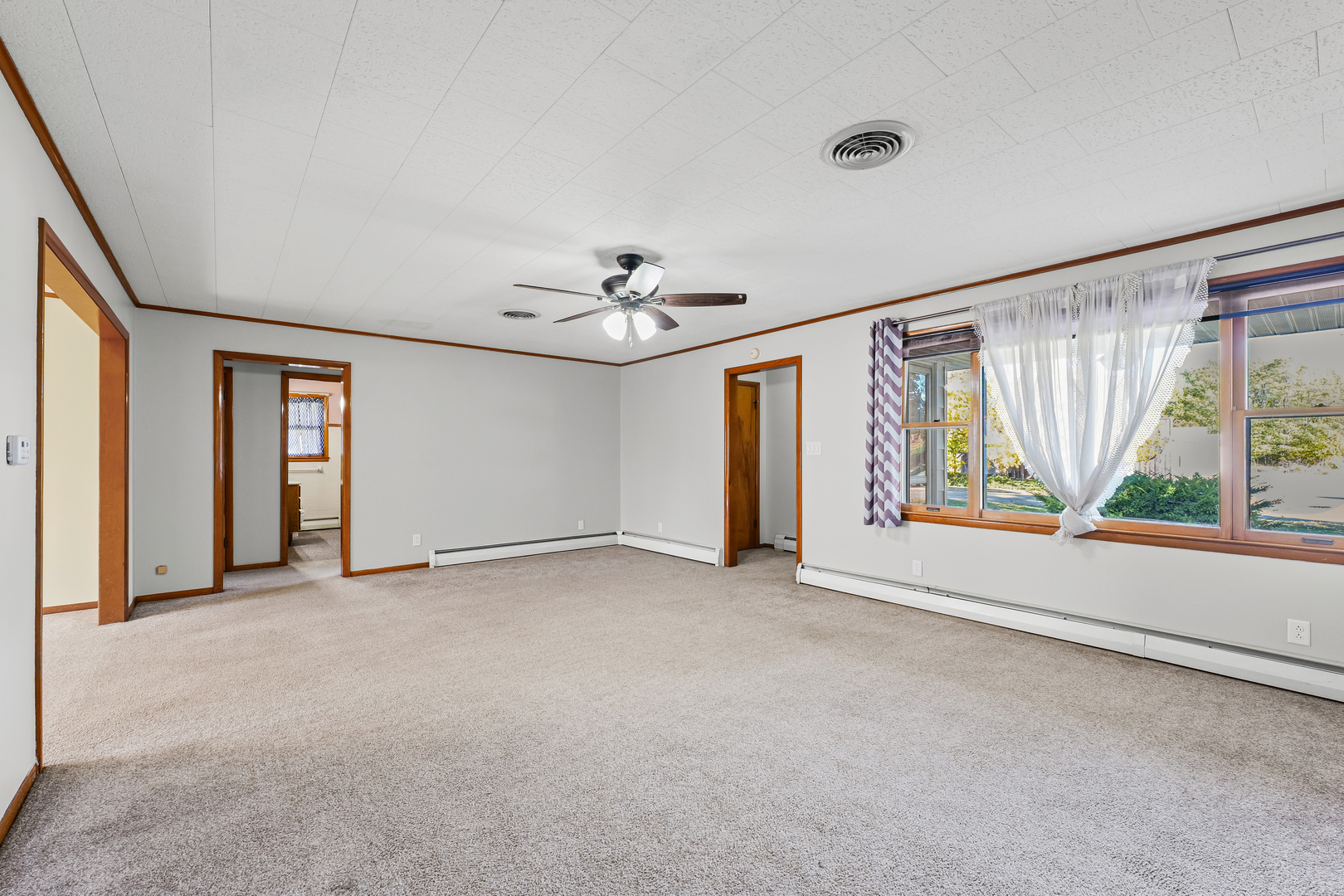 419 N MAIN Street, Farmer City, IL 61842