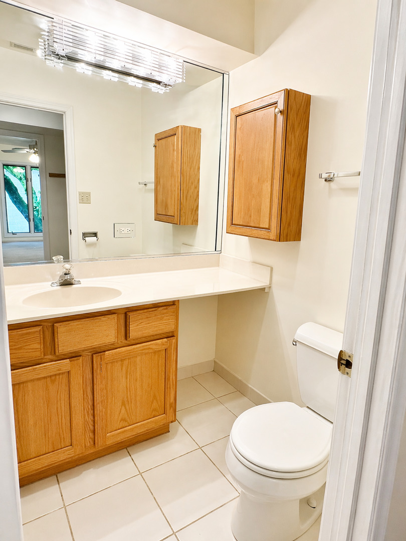 5721 W 103rd Street #204, Oak Lawn, IL 60453