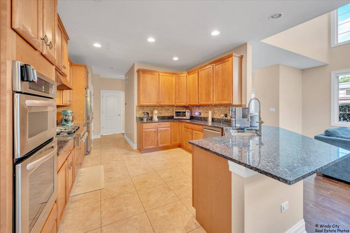 2453 Nicola Court, Addison, IL 60101