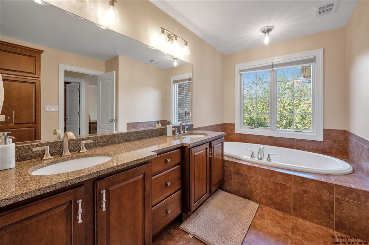 2453 Nicola Court, Addison, IL 60101