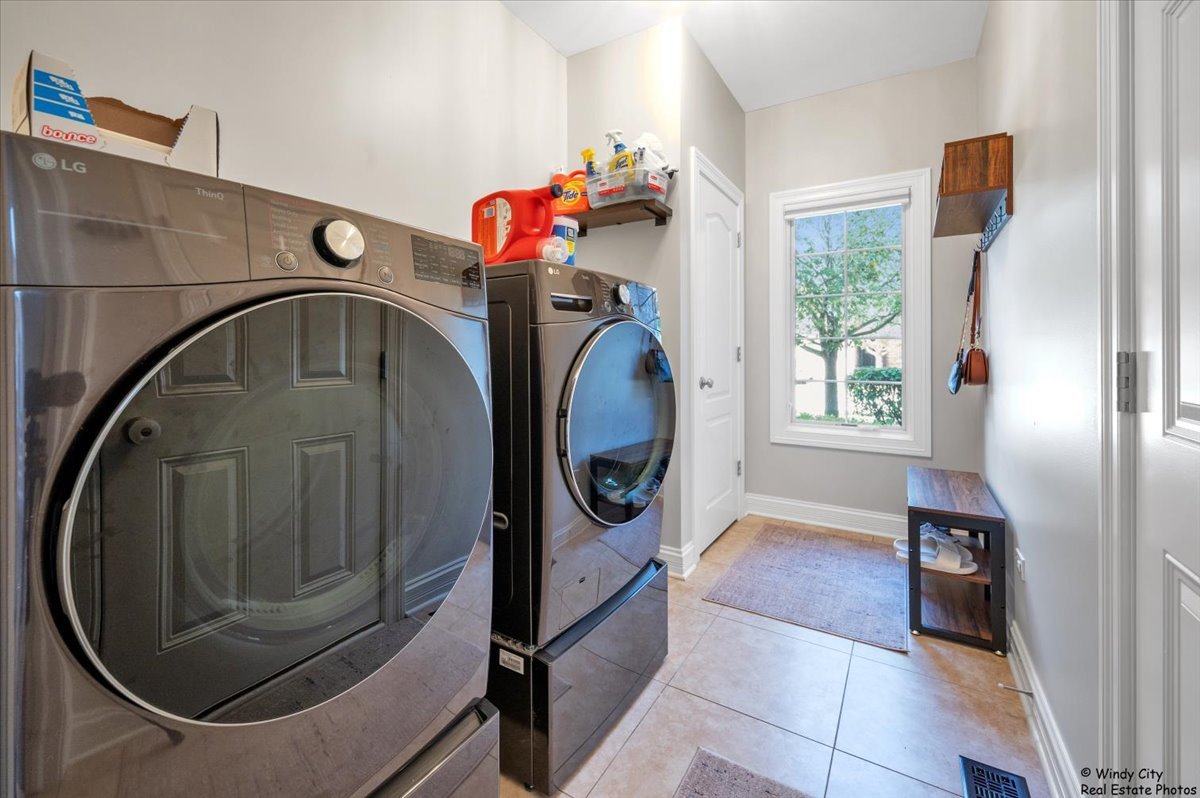 2453 Nicola Court, Addison, IL 60101