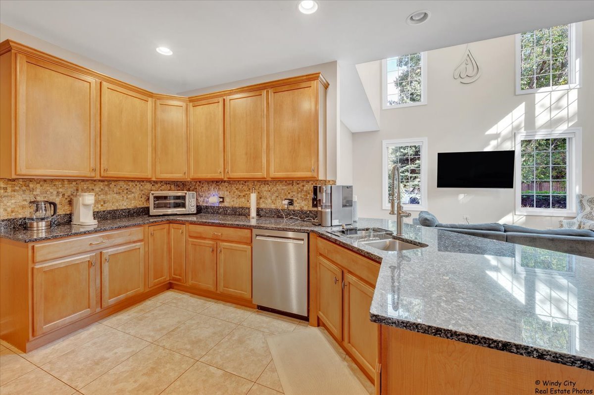 2453 Nicola Court, Addison, IL 60101