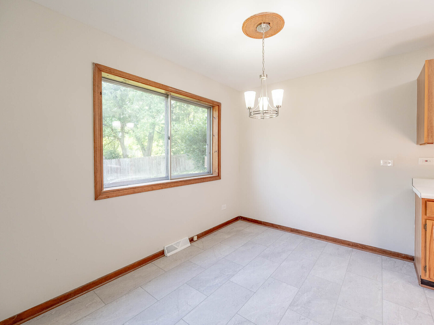 15117 La Crosse Avenue, Oak Forest, IL 60452