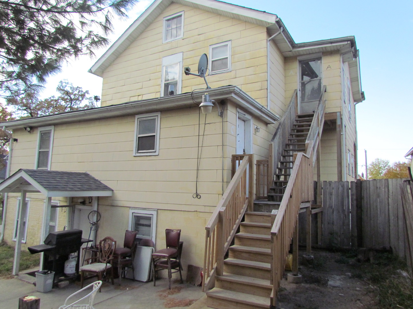 332 S Broadway Avenue, Aurora, IL 60505