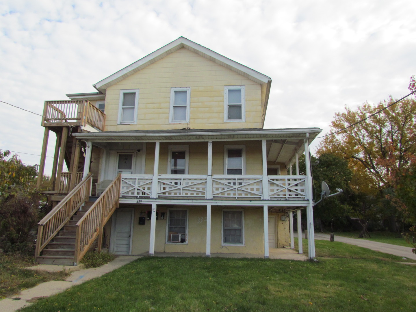 332 S Broadway Avenue, Aurora, IL 60505