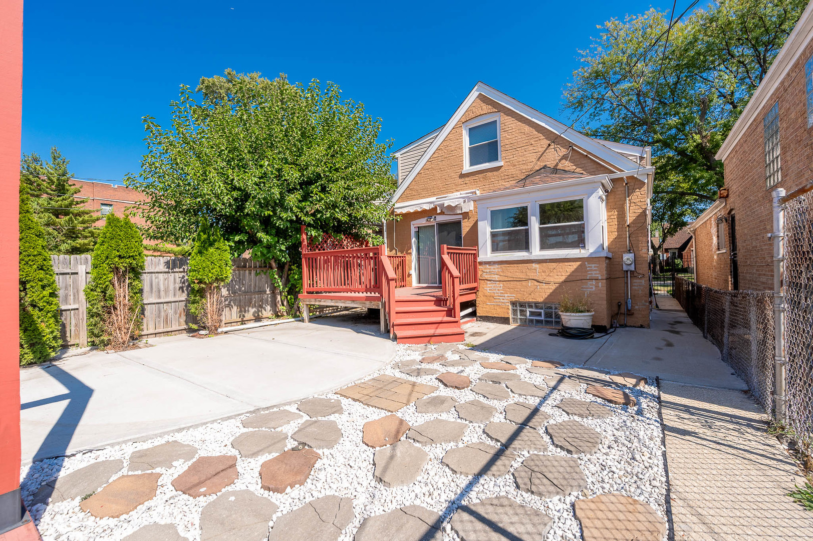 8008 S Wabash Avenue, Chicago, IL 60619