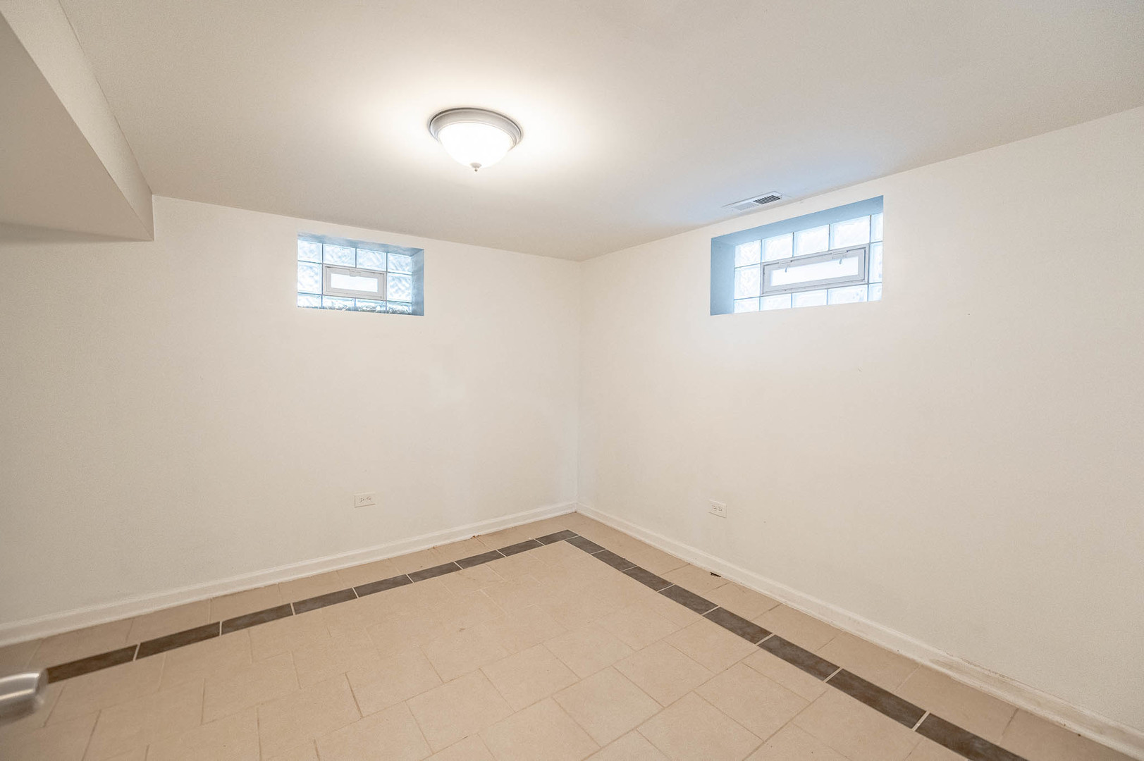 8008 S Wabash Avenue, Chicago, IL 60619