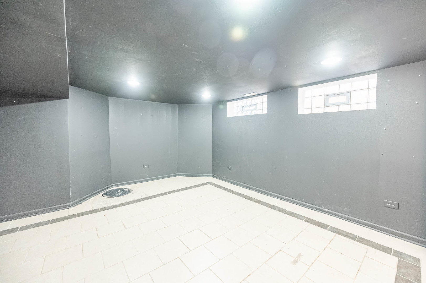 8008 S Wabash Avenue, Chicago, IL 60619