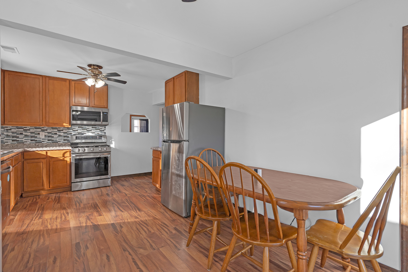 18951 W Hickory Street, Mundelein, IL 60060