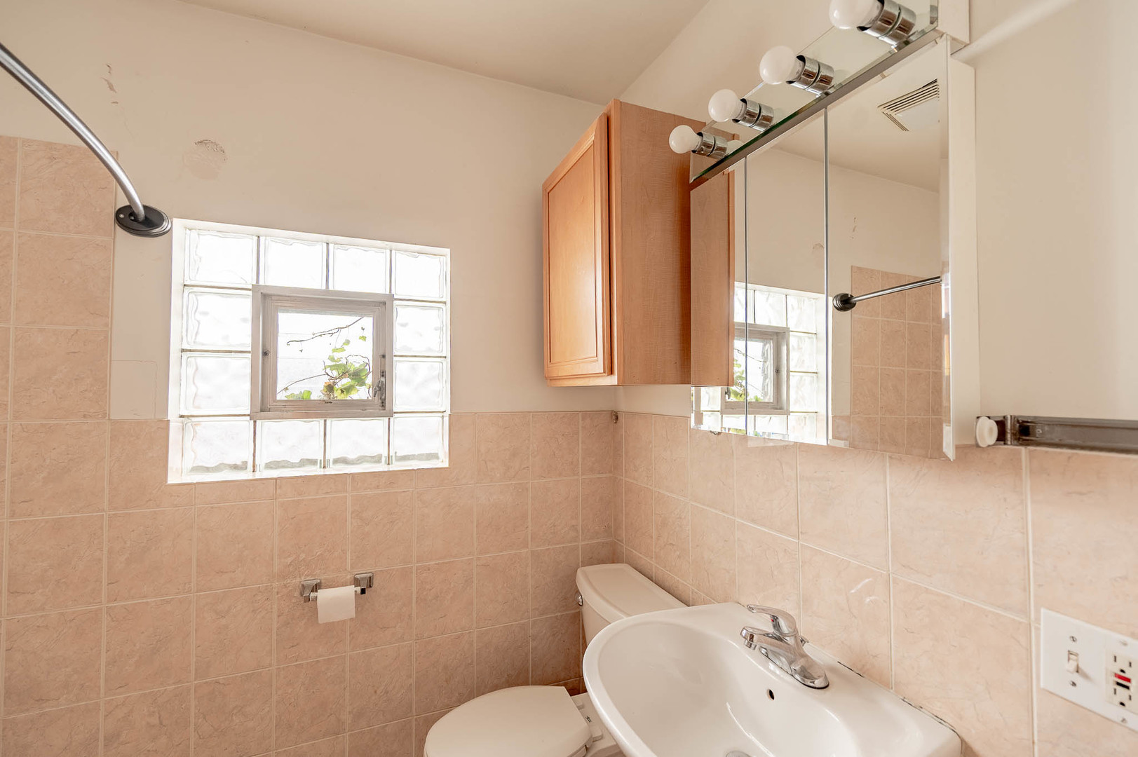 2435 N Monticello Avenue, Chicago, IL 60647