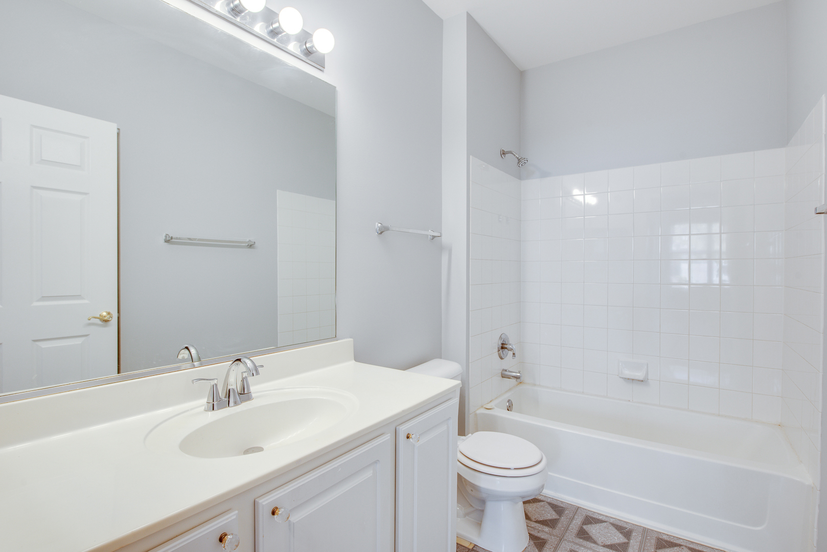 805 Genesee Drive #805, Naperville, IL 60563