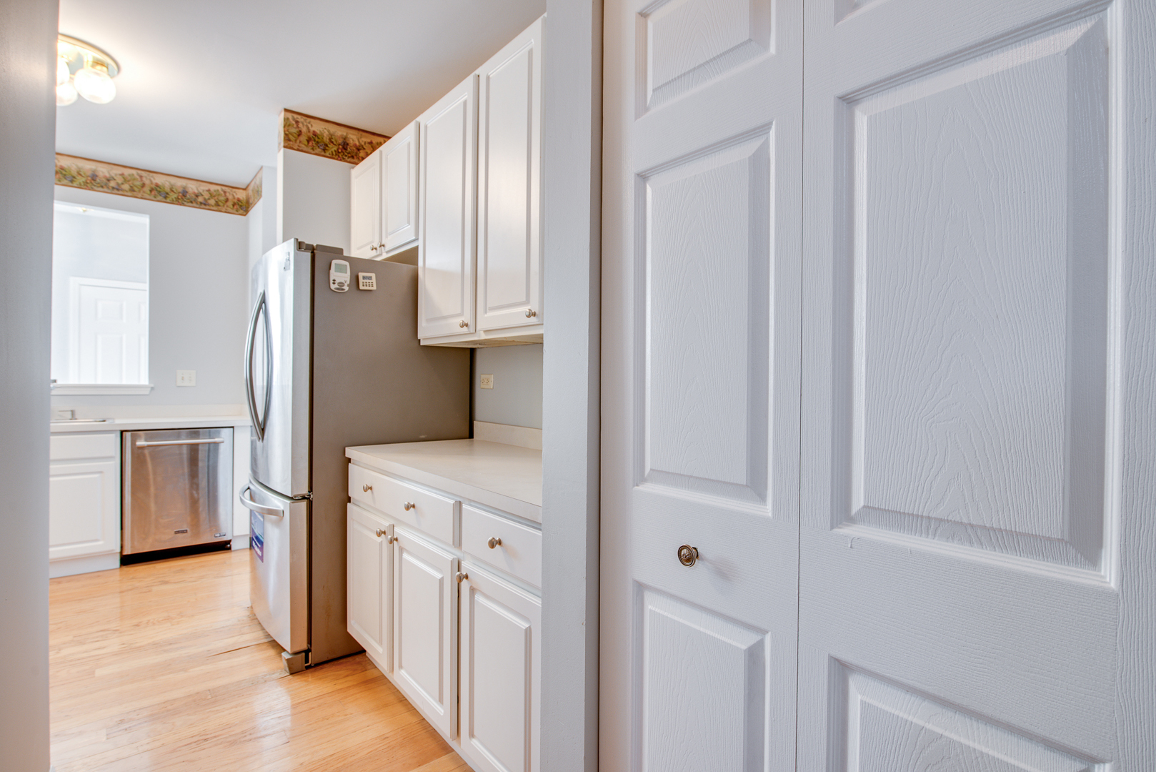 805 Genesee Drive #805, Naperville, IL 60563