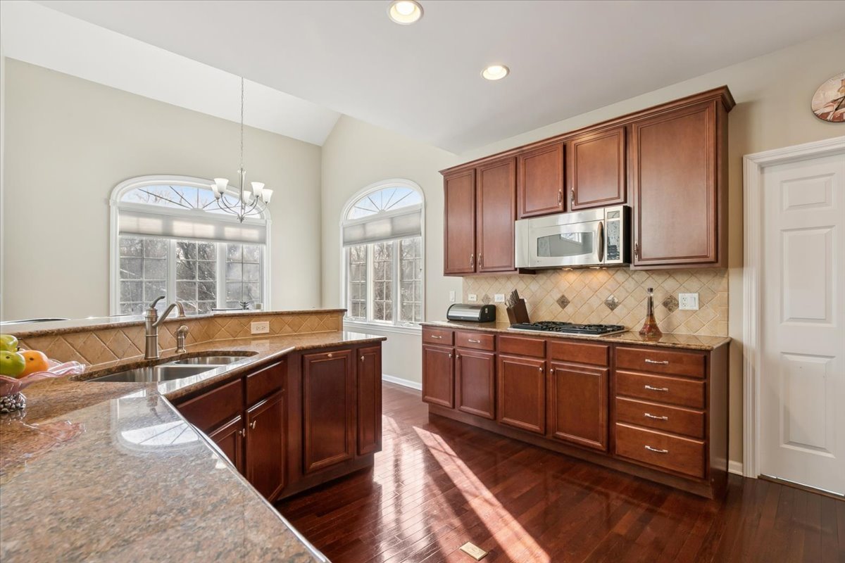 82 Open Parkway, Hawthorn Woods, IL 60047