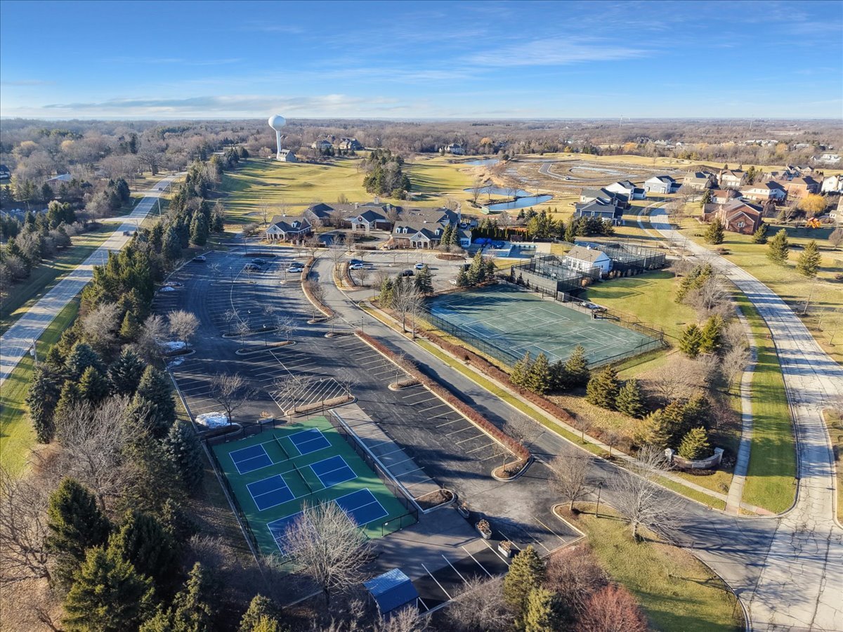 82 Open Parkway, Hawthorn Woods, IL 60047