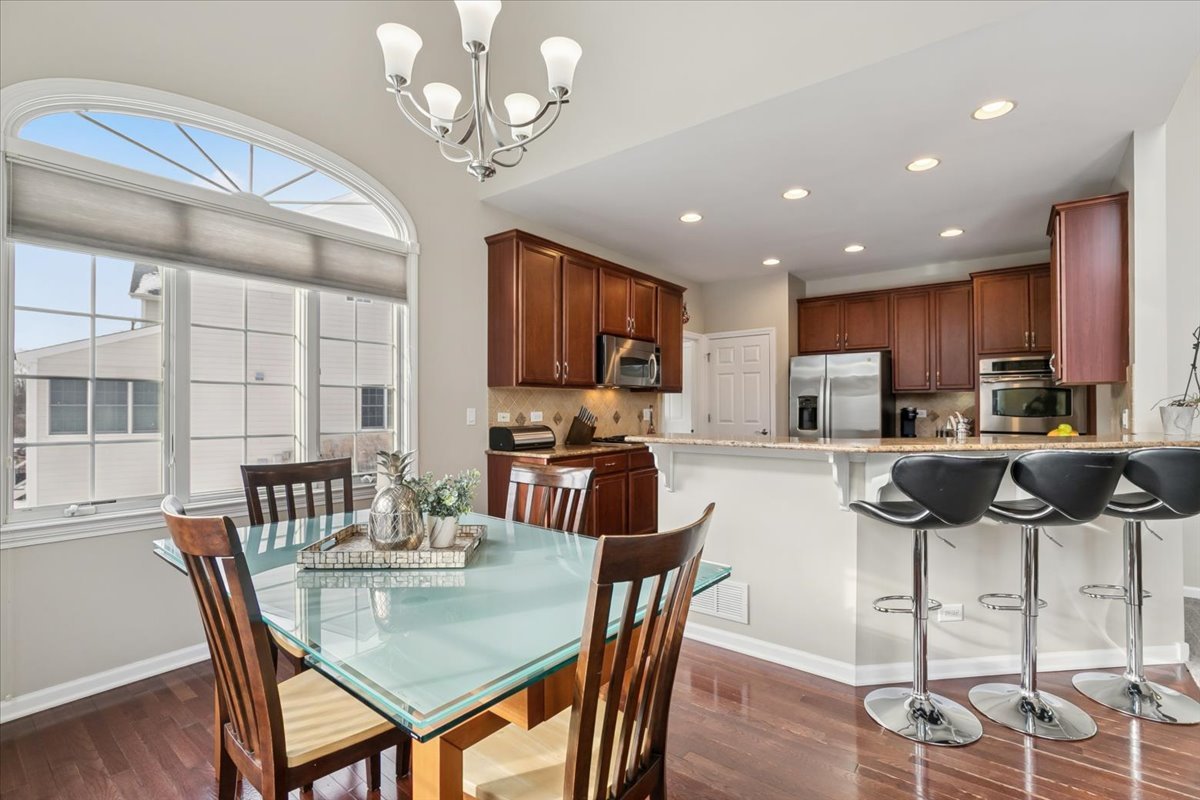 82 Open Parkway, Hawthorn Woods, IL 60047